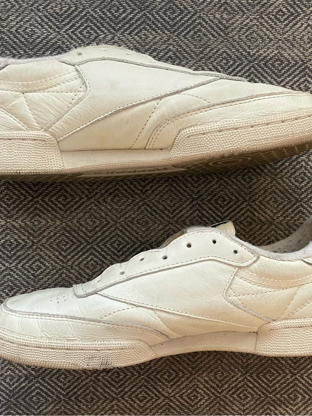 GUC Reebok Women’s White Leather Sneakers W9